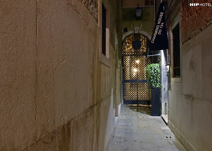 Charming House Dd724