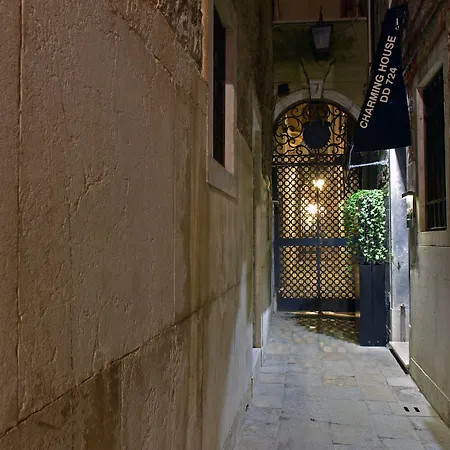 Charming House Dd724