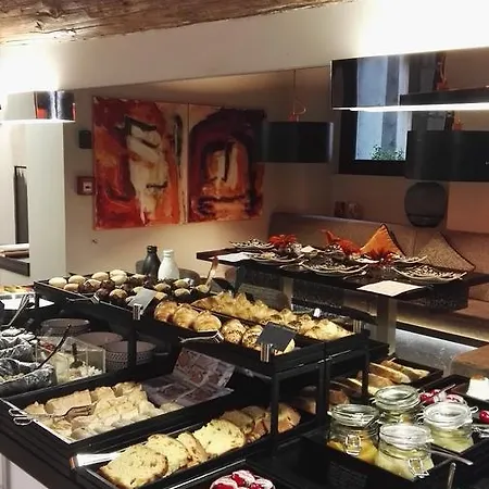 בית הארחה Charming House Dd724 4*